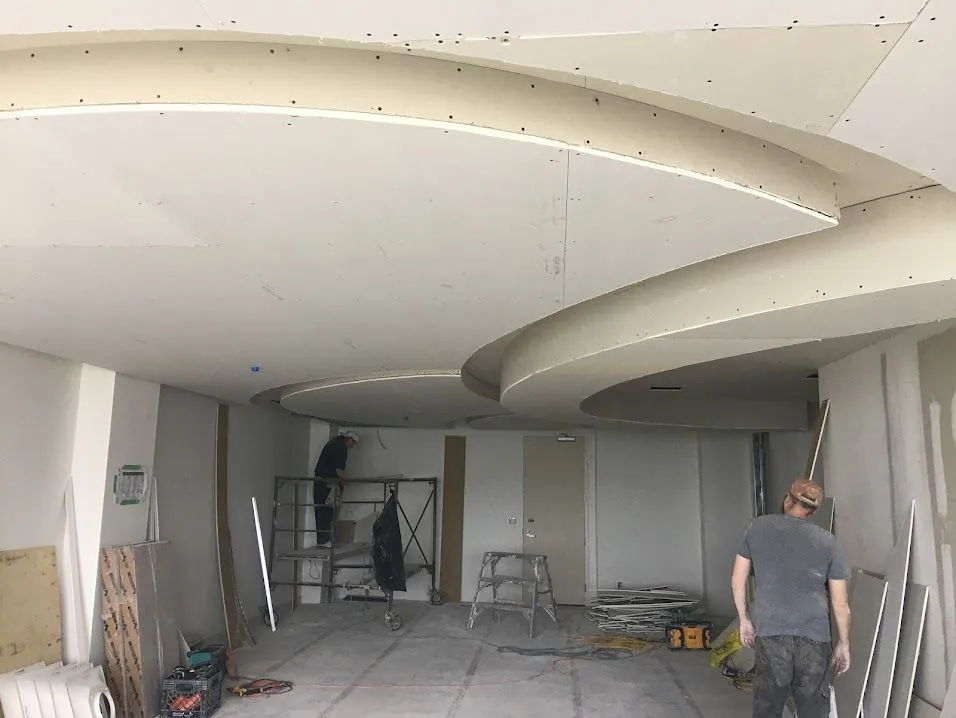 Curved plaster bulkhead