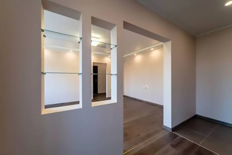 Decorative plaster partition wall