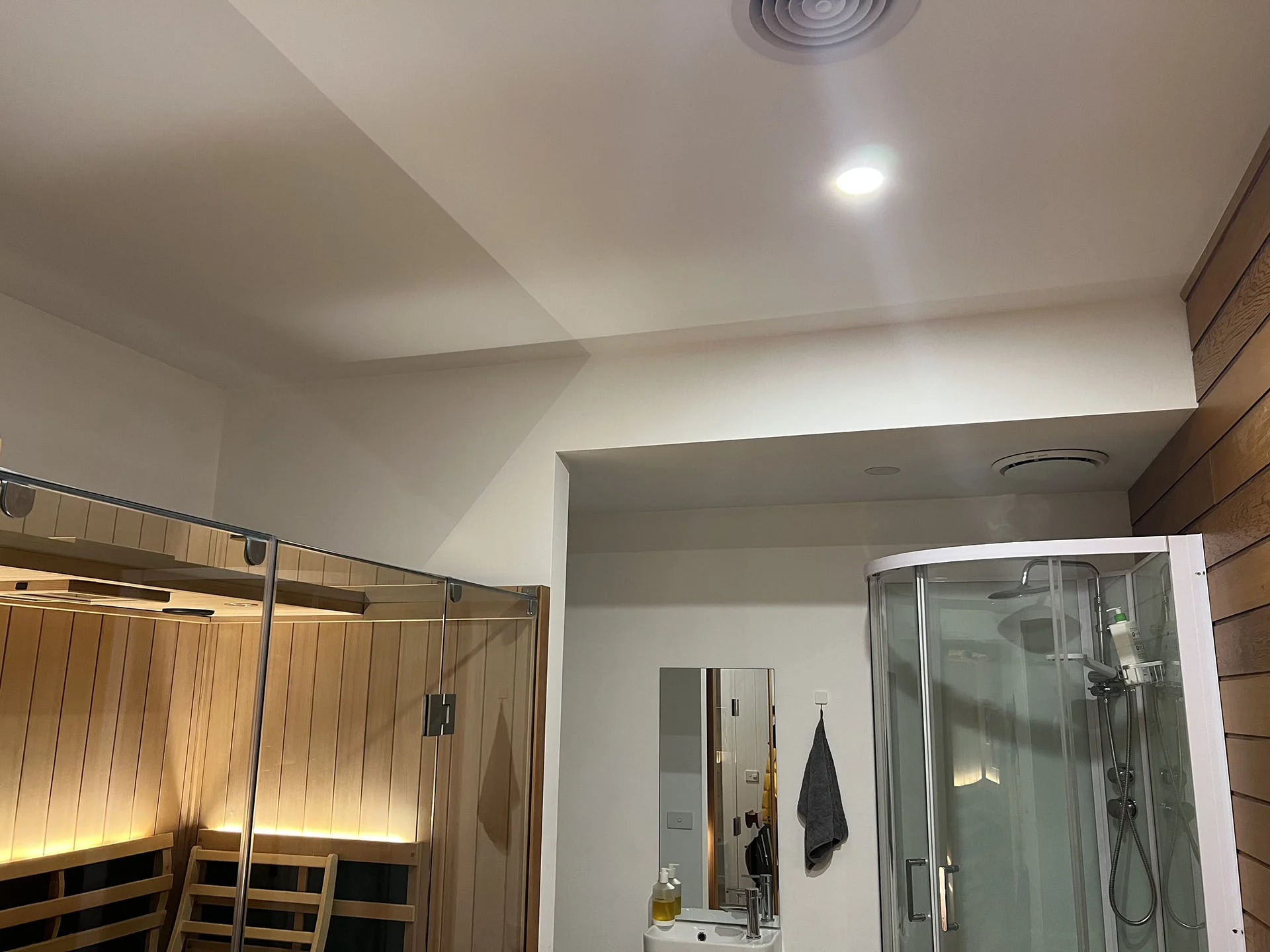 Suspended ceiling with recessed lighting
